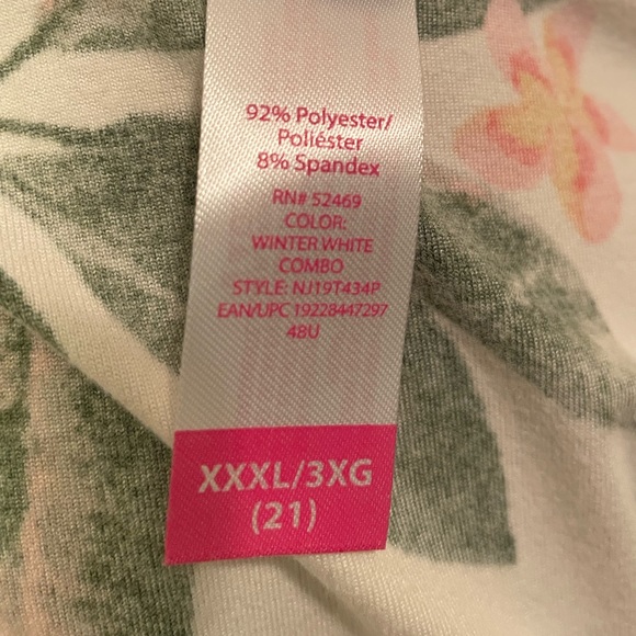 Stretchy Floral Blouse, v-neck, polyester/spandex blend, Junior’s XXL (21) - Picture 4 of 4